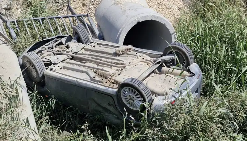 Pikapla Kontrolden Çıkan Araç Su Kanalına Uçtu, 2 Yaralı!