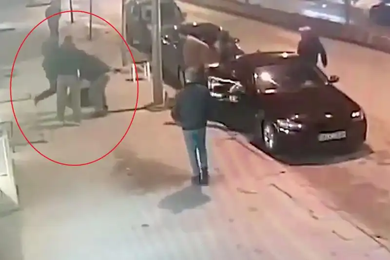 Park Yeri Kavgasında Bacak Kıran Çatışma: Üç Kişi Saldırdı