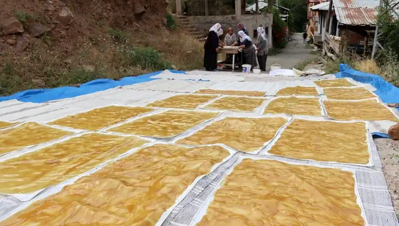 Dev Kazanlarda Odun Ateşiyle Hazırlanan Geleneksel Lezzetler Kış Sofralarını Şenlendirecek