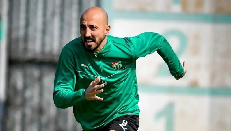 Türkiye'nin Yıldız Futbolcusu Yeni Bir Başlangıç İçin 2. Lig’e Yönelebilir