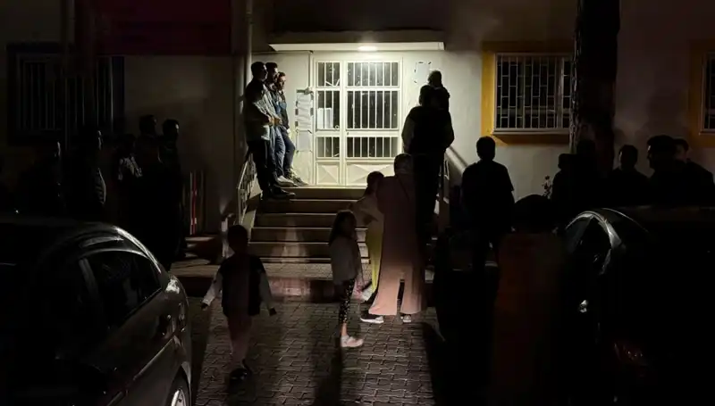 Anaokulu Kaydı İçin Gece Kuyruğuna Giren Veliler Dikkat Çekti!
