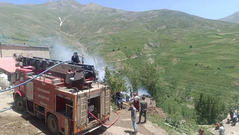 Van'da Trajik Yangın: Küçük Bir Çocuğun Hayatına Mal Oldu