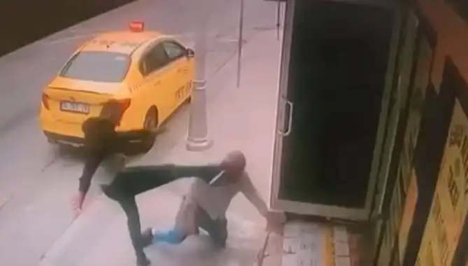 Taksi Durağında Yaşanan Dehşet: Oğlu İçin Hesap Sorarken Bacağını Kırdı