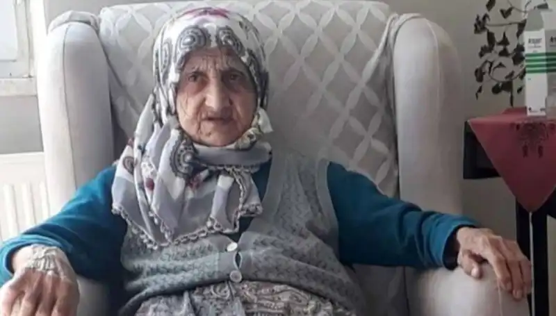 Otomobil Kazası: Yaşlı Kadın Acı Bir Şekilde Hayatını Kaybetti
