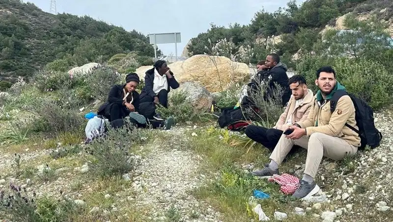 Düzensiz Göçmenlere Yönelik Operasyon: İki İlde 20 Kişi Yakalandı