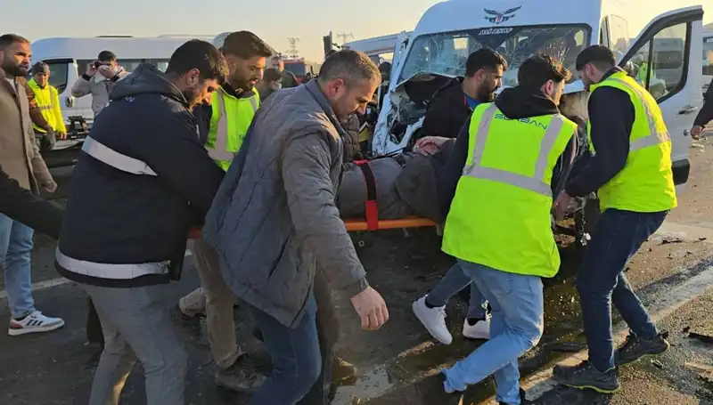 İki İşçi Servisi Kafa Kafaya Çarpıştı: Olayın Detayları Ortaya Çıktı