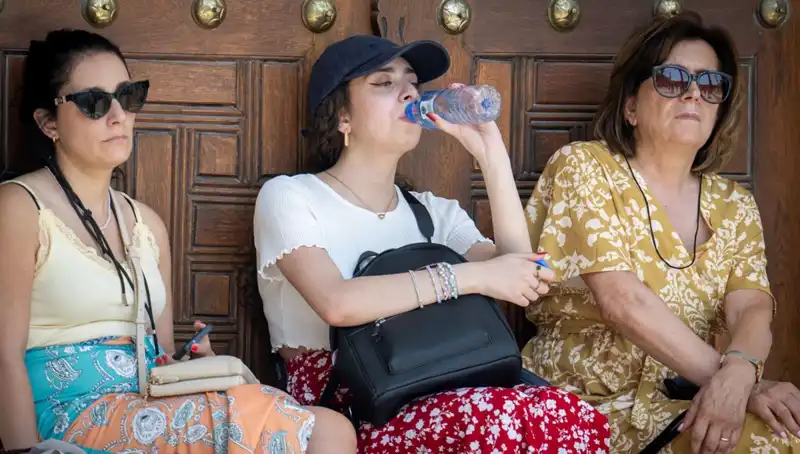 Türkiye'nin 23 İlinde Sıcaklık 40 Dereceyi Aştı: Sıcak Hava Dalgasının Etkileri
