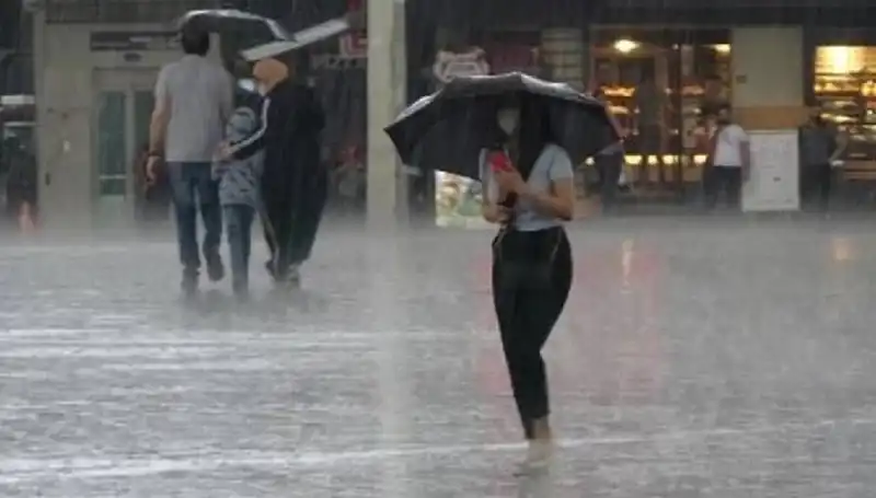Marmara Bölgesi İçin Yağışlı Hava Uyarısı: Sıcaklık Düşüyor!