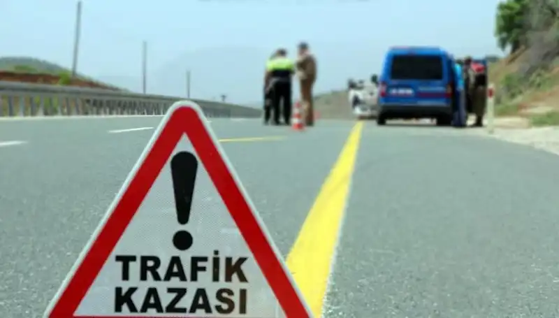 Ticari Araç ile Otomobil Çarpıştı: 5 Yaralı Ve Olayın Ayrıntıları