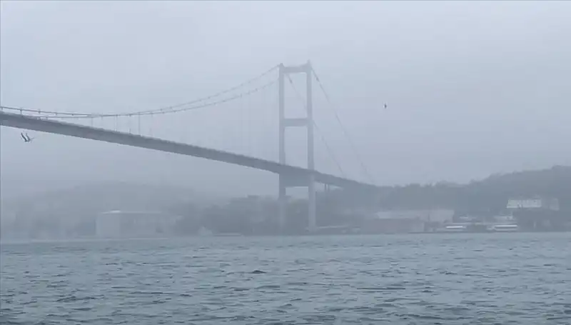İstanbul Boğazı’nda Gemi Trafiği Sisin Kurbanı Oldu!