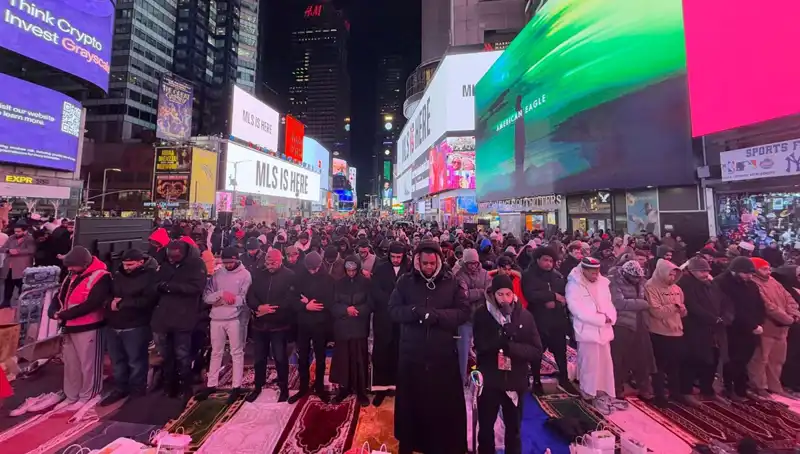 New York Times Meydanı'nda Teravih Namazı: Birlikte İbadetin Coşkusu