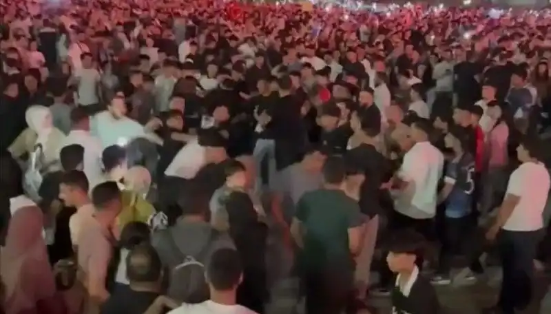 Konserde Bıçaklı Kavga Ortalığı Karıştırdı: Üç Yaralı