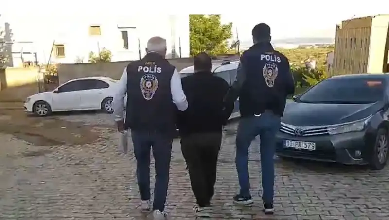 Balıkesir'de Dolandırıcılık Şebekesi Çökertildi: 4 Kişi Tutuklandı!