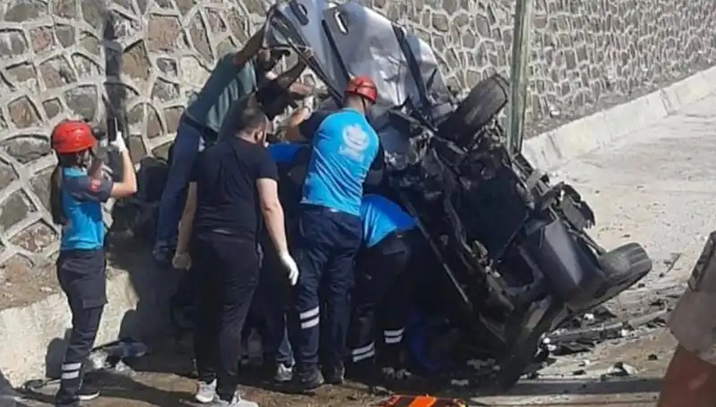 Tunceli'de Kafa Kafaya Çarpışma: Şok Edici Kazada 5 Yaralı
