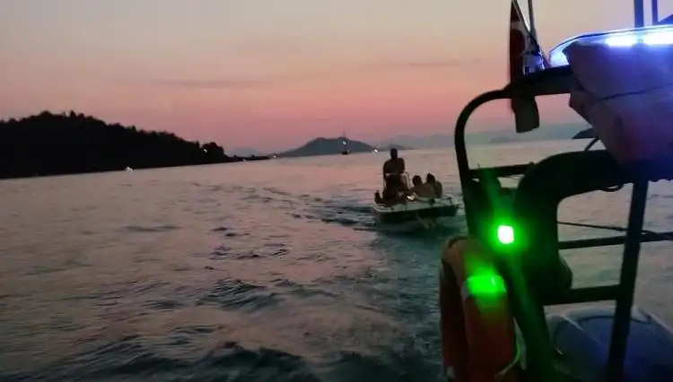Fethiye Açıklarında Sürüklenen Teknedeki 4 Kişi Korkunç Olaydan Kurtarıldı!