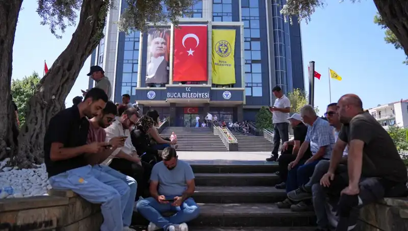 Ücretlerini Alamayan İşçilerden Duyarlı Eylem: Oturma Eylemi Gerçekleştirildi