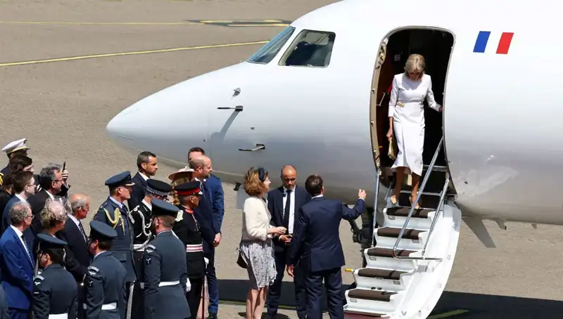 Eşi, Macron’un Elini Havada Bıraktı: Olayın Gizemi Çözülüyor
