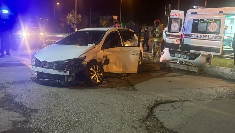 Pikap ve Otomobil Çarpıştı: Yaralılar ve Kaza Anı