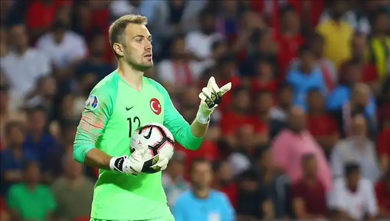 Milli Kaleci Mert Günok Futbola Veda Edeceği Yaşı Açıkladı!