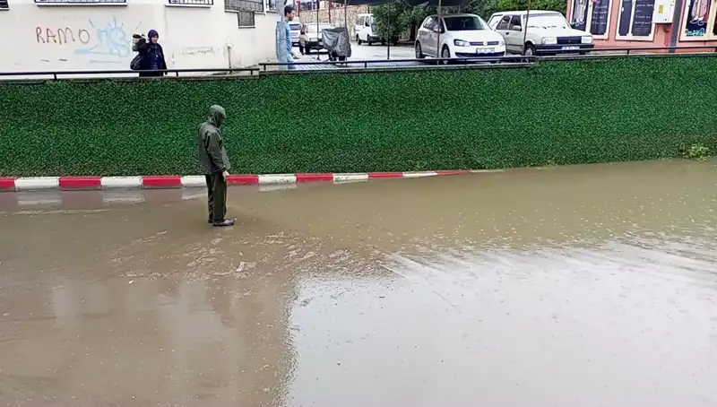 Aydın'da Şiddetli Yağışlar Alt Geçidi Su Bastı, Şehirde Hayat Durma Noktasına Geldi