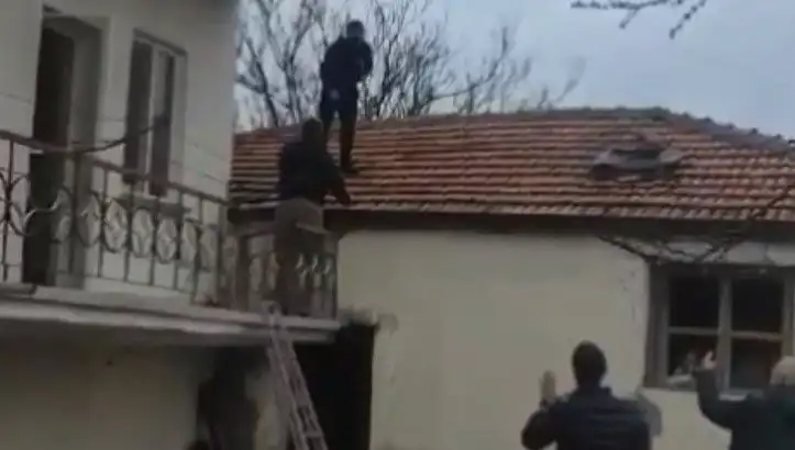 Polis Çatıda Kıstırdı: Şüpheli Direndi ve Şok Açıklamalar Yaptı