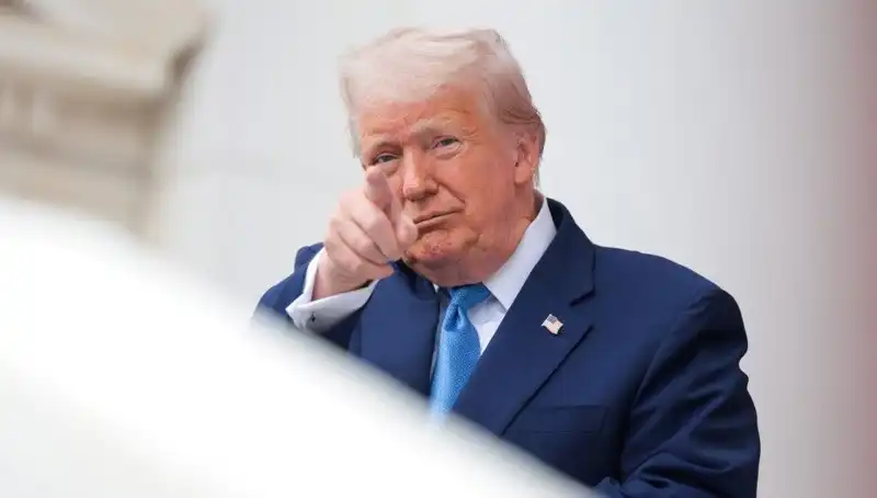 Adalet Bakanlığı'ndan Şok İddia: Trump ve Epstein Belgeleri Bağlantısı!