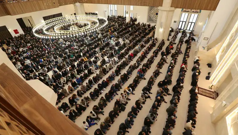 4 Nisan 2025 Cuma Namazı Saatleri: İstanbul, Ankara ve İzmir'de Cami Saatleri