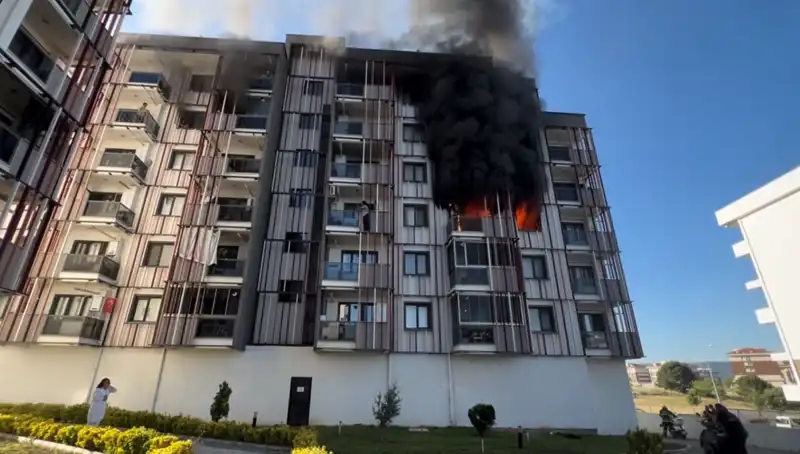 Çanakkale’de Korku Dolu Anlar: Gece Yangını, Vatandaşları Paniklete Ürküttü!