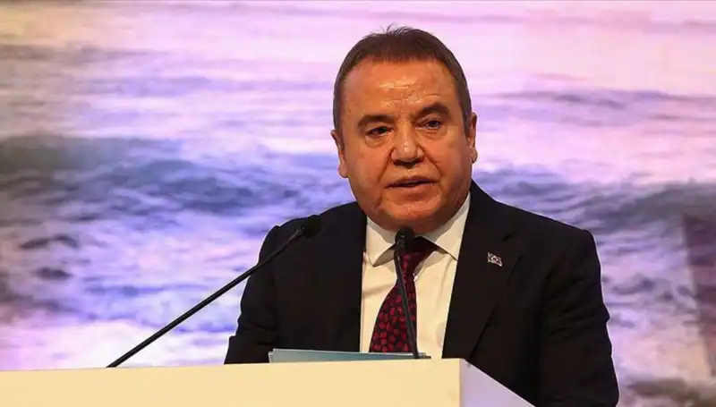 Antalya’nın İyi Kalpli Başkanı: Muhittin Böcek Kimdir?