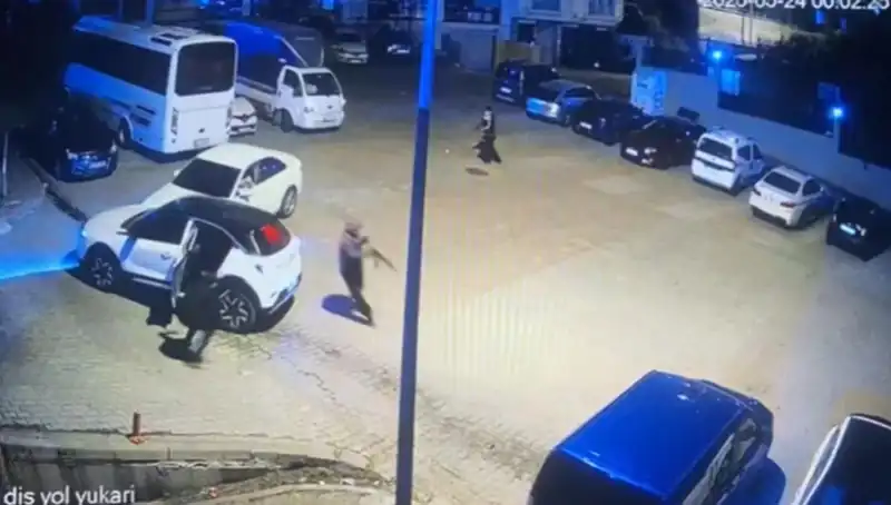 Kağıthane'de Kalaşnikovlu Saldırı: Maskeli Saldırganlar Dehşet Saçtı