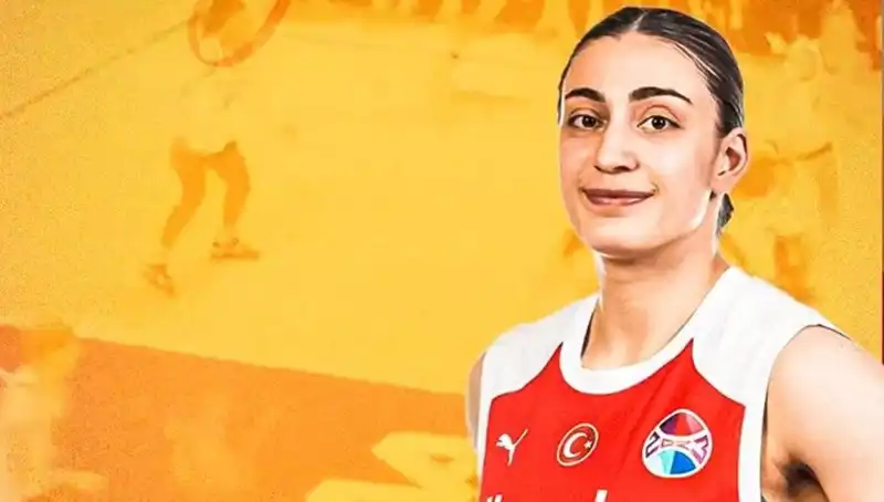 Galatasaray, Üç Yıldız Futbolcusuyla Yeni Sözleşmelere İmza Attı!