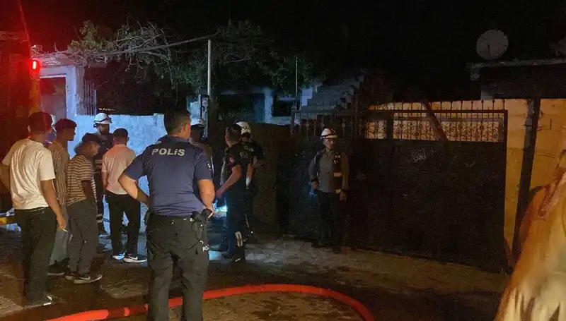 Ailesini Tehdit Eden Genç, Evi Ateşe Verdi!