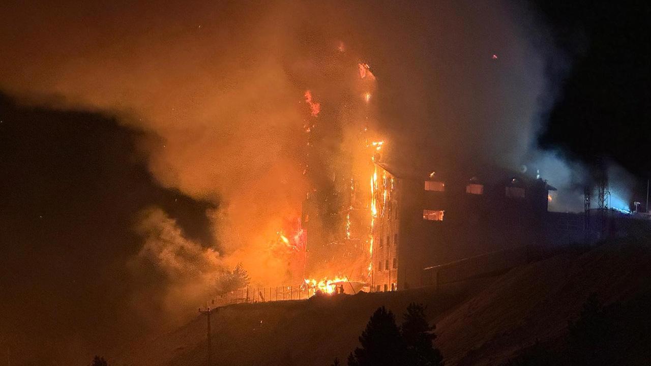 Kartalkaya Kayak Merkezi'nde Otel Yangını Şok Etti!