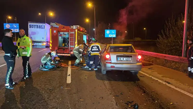 Kamyona Arkadan Çarpan Sürücü Korkunç Bir Kazayla Hayat Mücadelesi Veriyor