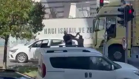 İstanbul Trafiğinde Çekiçli Dehşet: Korkutan Olayın Ayrıntıları