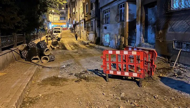 Bayrampaşa'da Rögar Kapağının Patlaması, İhtiyaç Duyulan Altyapı Çalışmalarını Gündeme Getirdi