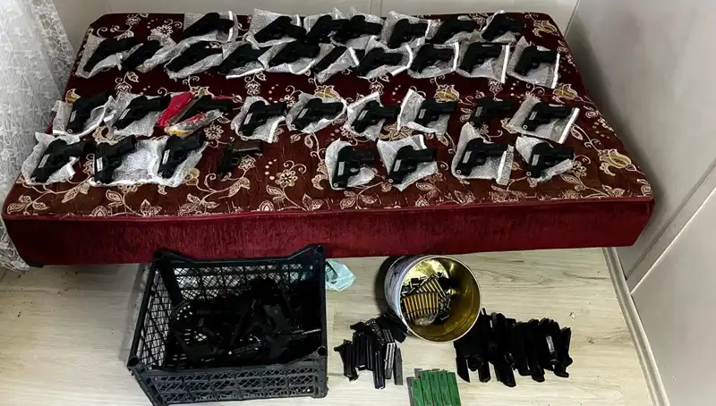 Gaziantep'te El Bombası ve 45 Silah Ele Geçirildi: Detaylar Ortaya Çıktı