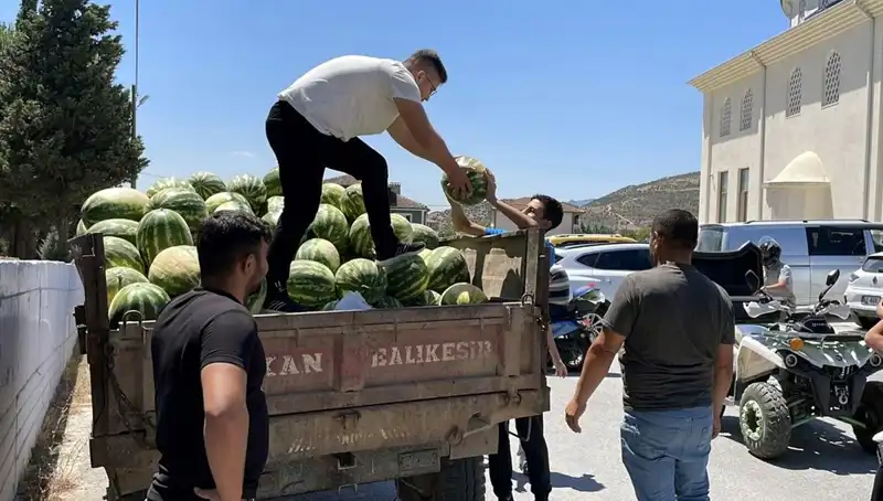 Karpuz ile Sevgi Dağıtan Girişimci, Şehirde Huzur Yarattı!