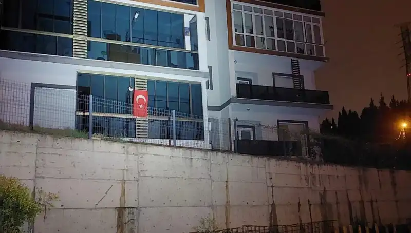 Sakarya'da Tehlikeli Durum: 4 Katlı Apartman Acil Olarak Tahliye Edildi