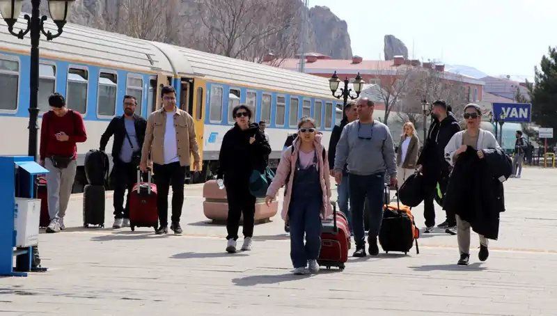 İranlı Turistlerin Nevruz Kutlamaları İçin Van’a Yönelimi Artıyor