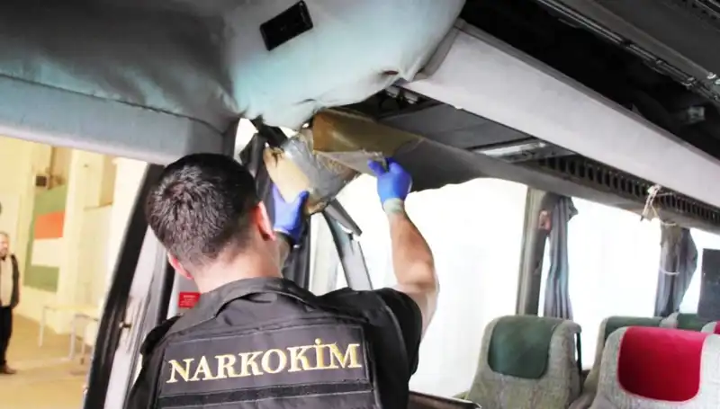 Sınırda Yakalanan Otobüste 77 Kilo Uyuşturucu Şoku!