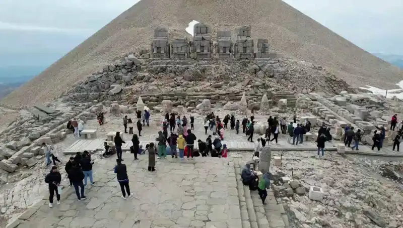 Bayram Tatilinde Nemrut Dağı Ziyaretçi Akınına Uğradı