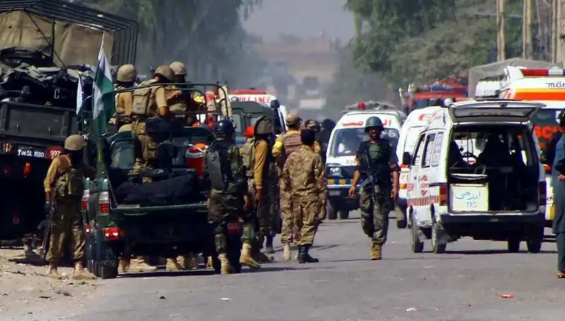 Pakistan’da Bombalı Saldırı: Güvenlik Güçlerine Yönelik Kanlı Saldırı!